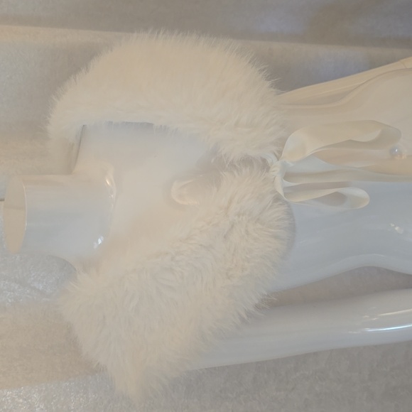 Gemma Layne Elegant White Faux Fur Shawl Shoulder Caplet Cape Tie Front New - Picture 3 of 6